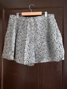 Madewell Blue and White Floral Shorts